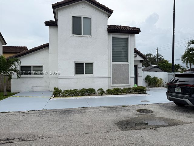 12694 NW 8th Trl, Miami, FL 33182