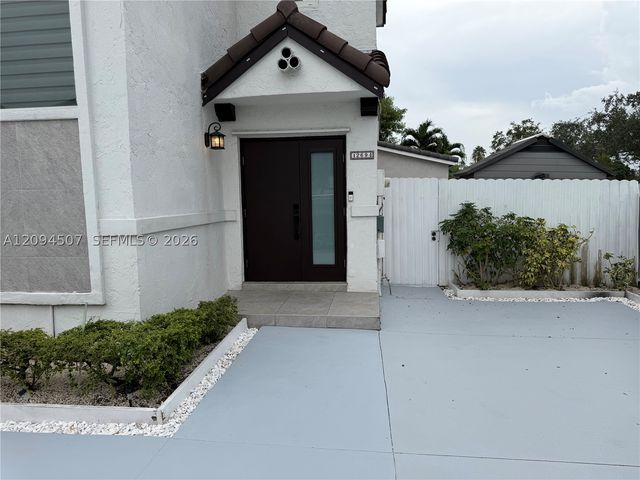 12694 NW 8th Trl, Miami, FL 33182