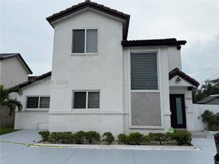 12694 NW 8th Trl, Miami, FL 33182