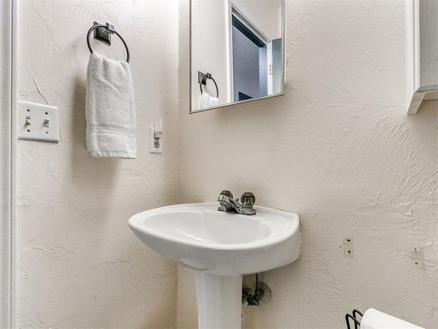 20071 Timberidge Road, Harrah, OK 73045