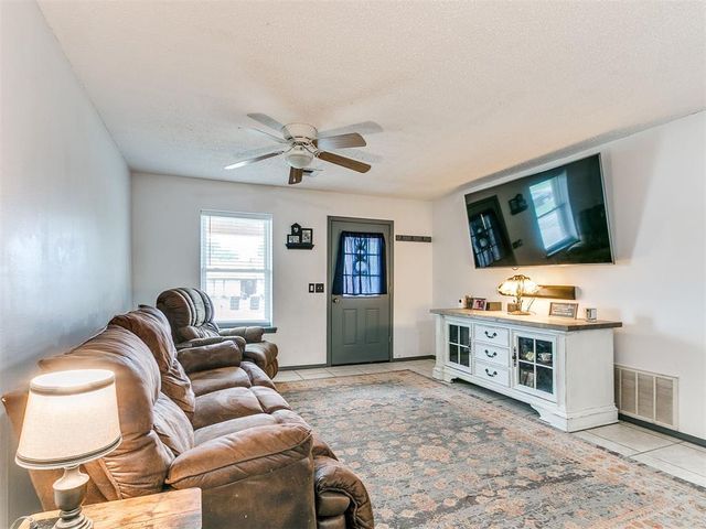 20071 Timberidge Road, Harrah, OK 73045