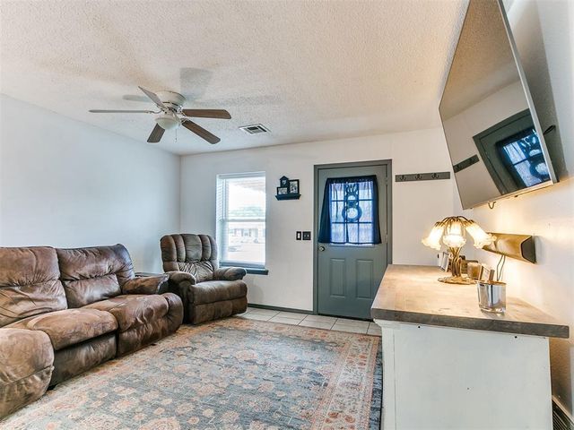 20071 Timberidge Road, Harrah, OK 73045