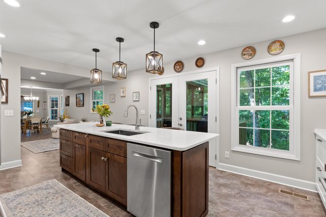 64 Whispering Pines Drive, Signal Mountain, TN 37377
