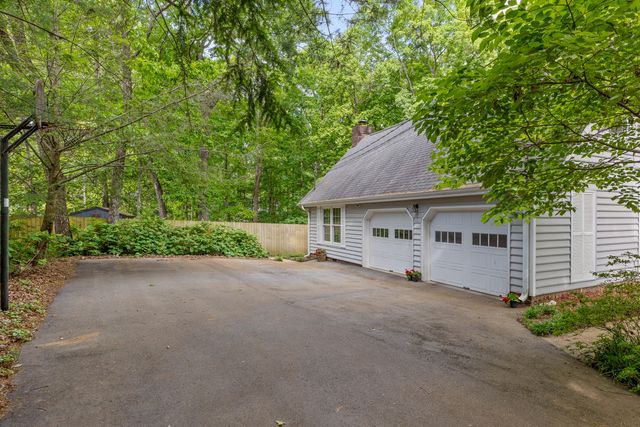 64 Whispering Pines Drive, Signal Mountain, TN 37377