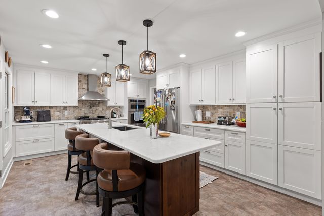 64 Whispering Pines Drive, Signal Mountain, TN 37377