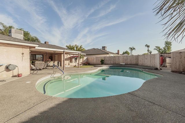 2892 Aspen Street, Hanford, CA 93230