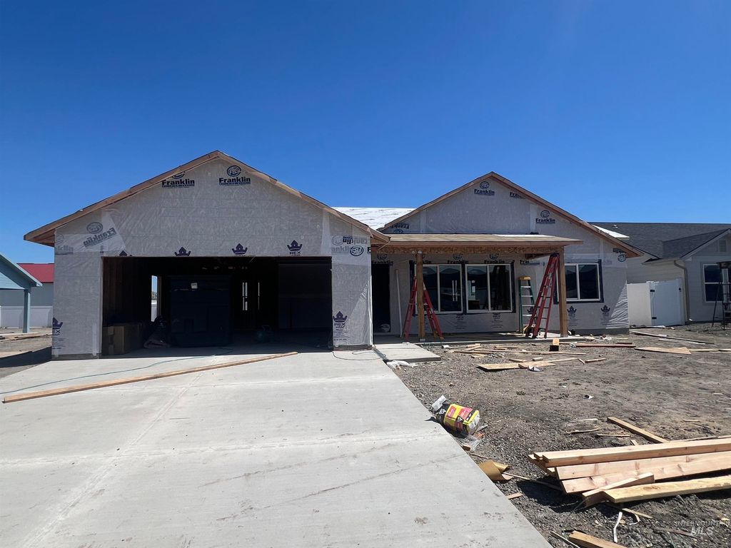 950 Campbell St, Vale, OR 97918