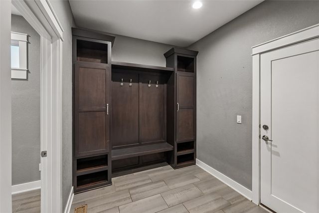 905 Chinook Way, Polk City, IA 50226