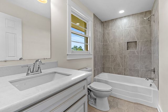 302 Dow Dr, Shelbyville, TN 37160