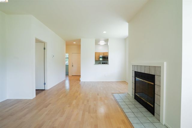 211 Bayside Ct, Richmond, CA 94804