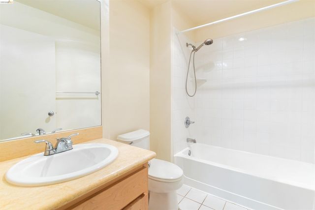 211 Bayside Ct, Richmond, CA 94804
