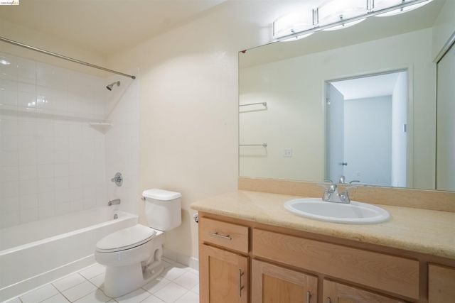 211 Bayside Ct, Richmond, CA 94804
