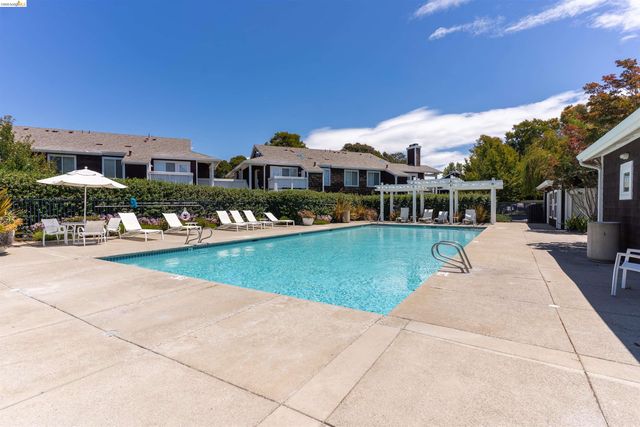 211 Bayside Ct, Richmond, CA 94804