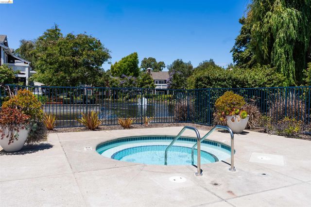 211 Bayside Ct, Richmond, CA 94804