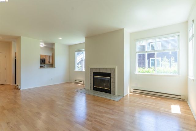 211 Bayside Ct, Richmond, CA 94804