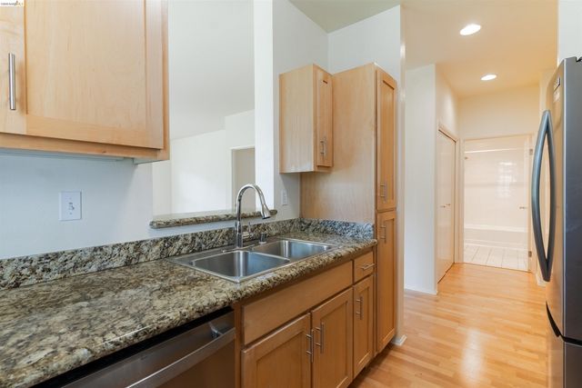 211 Bayside Ct, Richmond, CA 94804