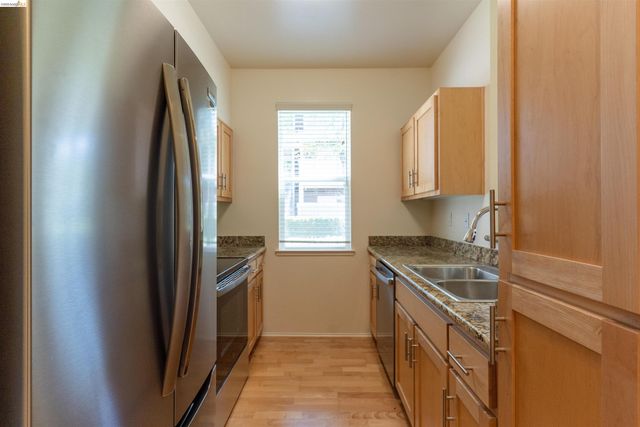 211 Bayside Ct, Richmond, CA 94804