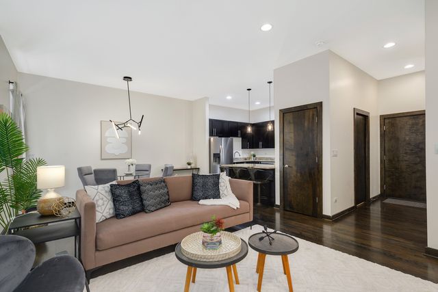 2150 W NORTH Avenue 4, Chicago, IL 60647