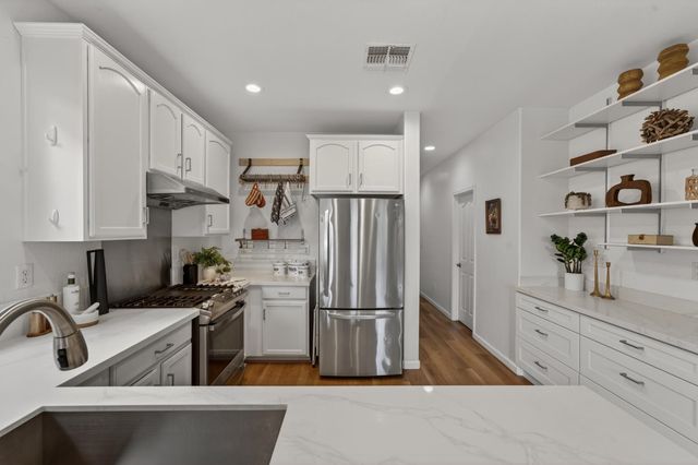 2852 Crested St, West Sacramento, CA 95691