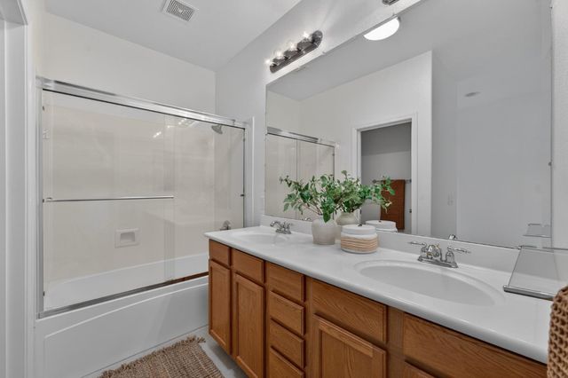 2852 Crested St, West Sacramento, CA 95691