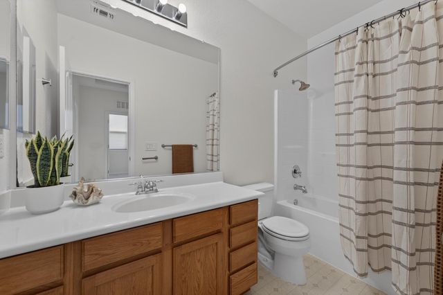 2852 Crested St, West Sacramento, CA 95691