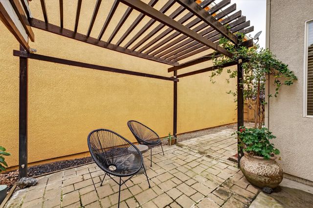 2852 Crested St, West Sacramento, CA 95691