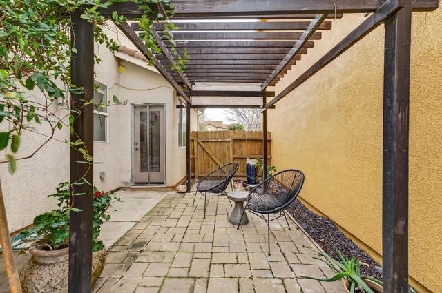 2852 Crested St, West Sacramento, CA 95691