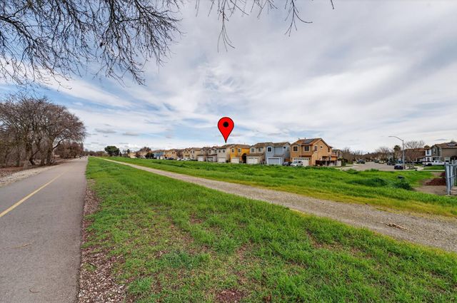 2852 Crested St, West Sacramento, CA 95691