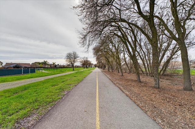 2852 Crested St, West Sacramento, CA 95691