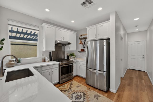 2852 Crested St, West Sacramento, CA 95691