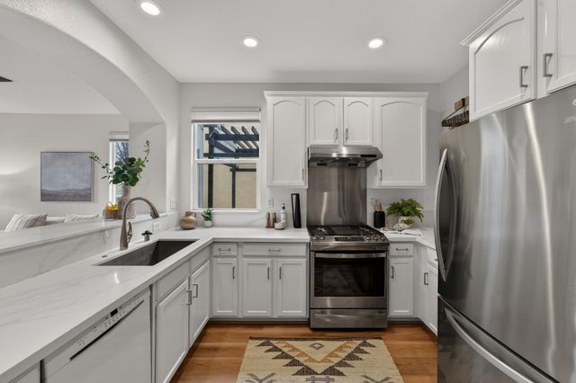 2852 Crested St, West Sacramento, CA 95691