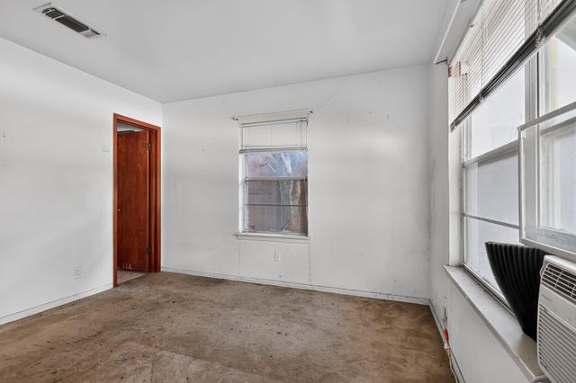 1007 W 30th Street, Houston, TX 77018
