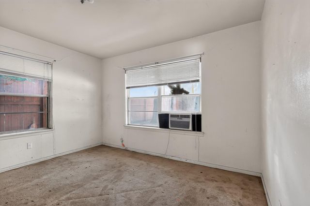 1007 W 30th Street, Houston, TX 77018
