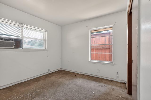 1007 W 30th Street, Houston, TX 77018
