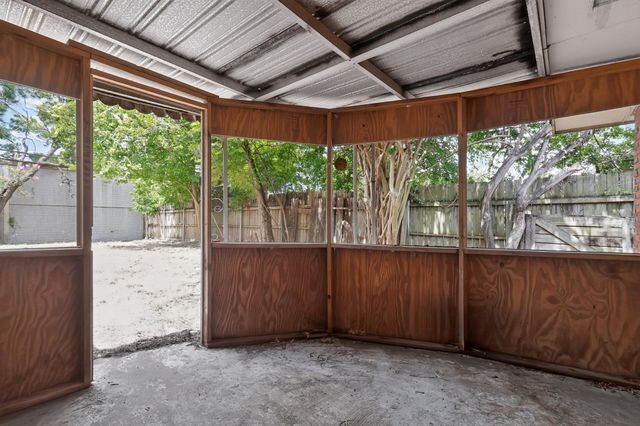 1007 W 30th Street, Houston, TX 77018