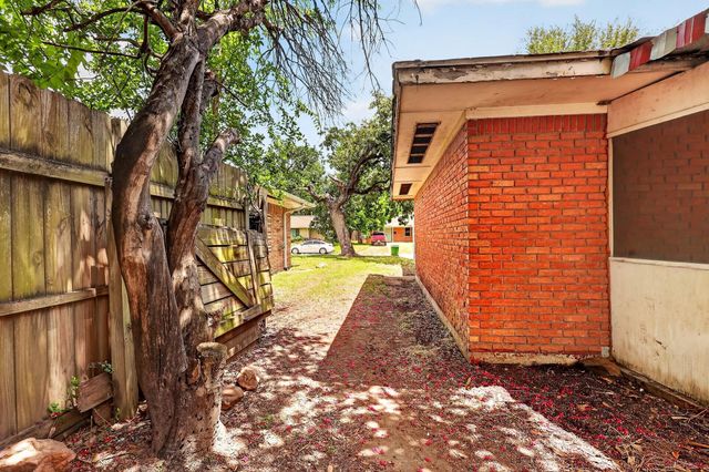 1007 W 30th Street, Houston, TX 77018