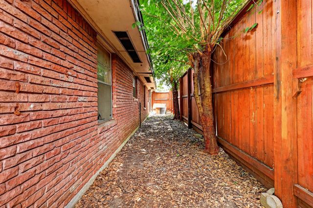 1007 W 30th Street, Houston, TX 77018