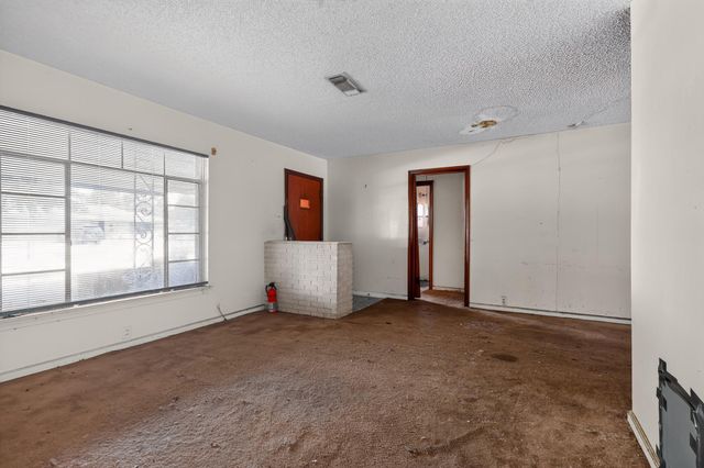 1007 W 30th Street, Houston, TX 77018