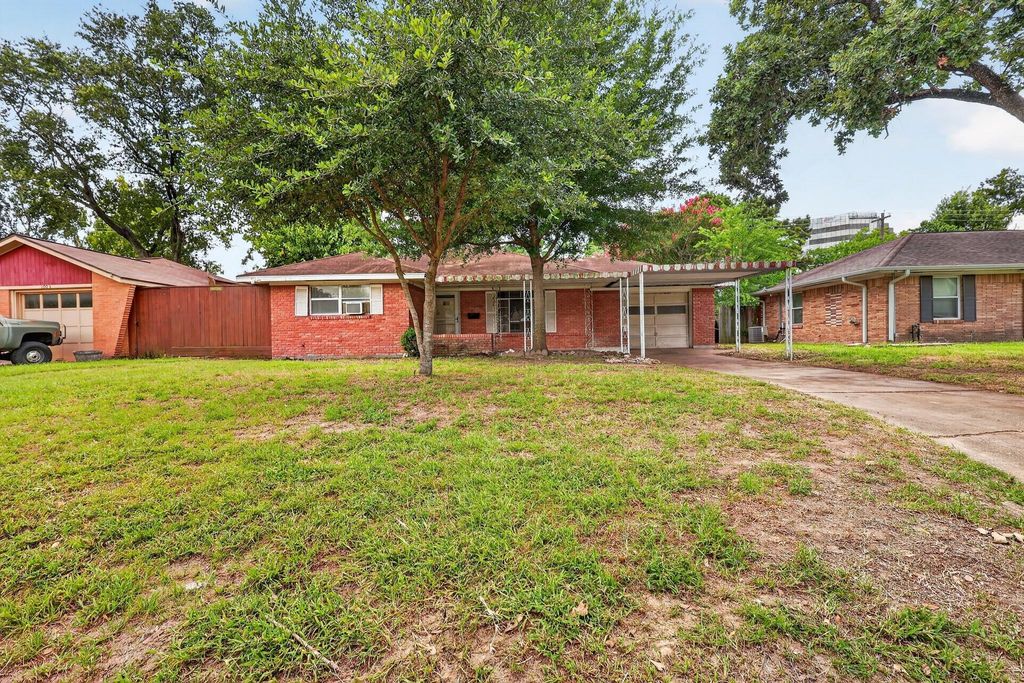 1007 W 30th Street, Houston, TX 77018