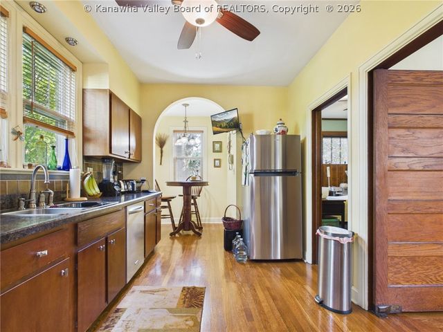 890 Poplar Road, Charleston, WV 25302