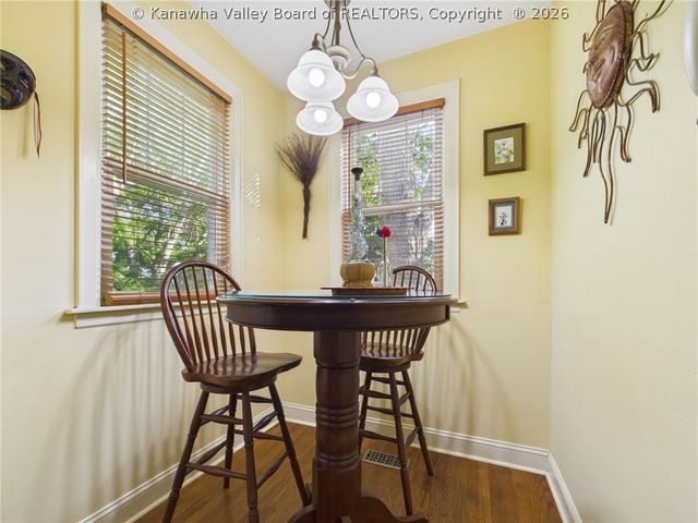 890 Poplar Road, Charleston, WV 25302