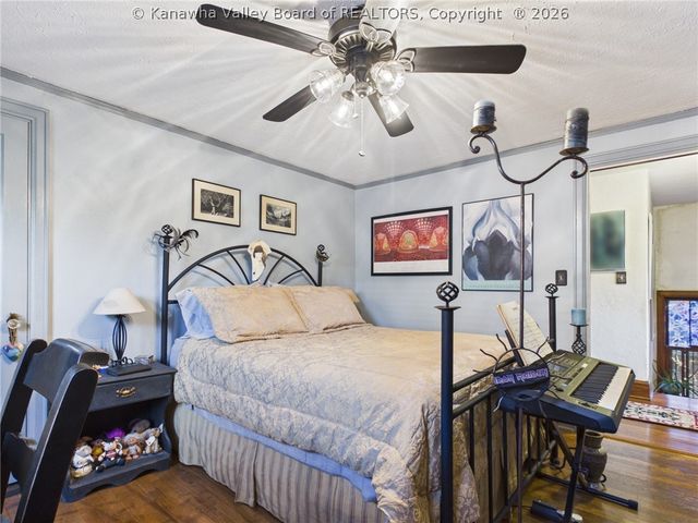 890 Poplar Road, Charleston, WV 25302
