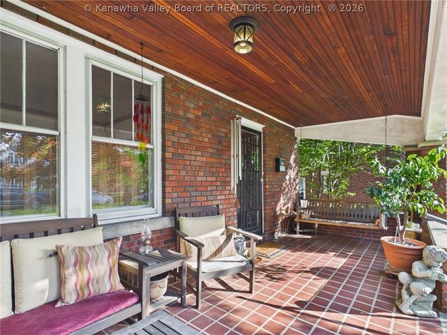 890 Poplar Road, Charleston, WV 25302