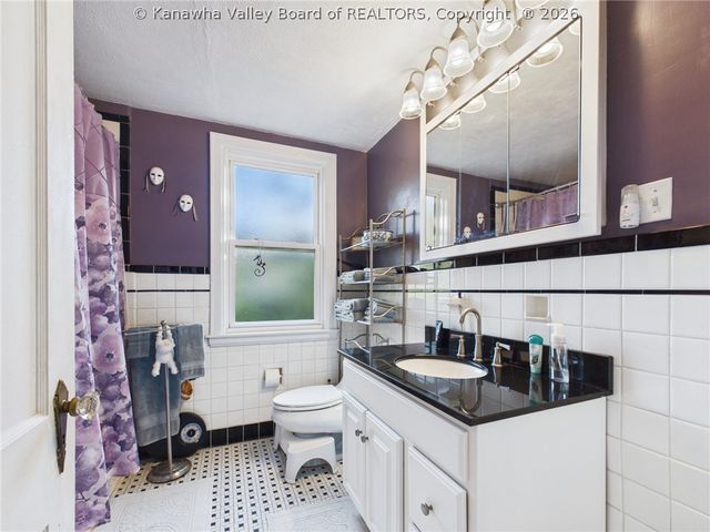 890 Poplar Road, Charleston, WV 25302