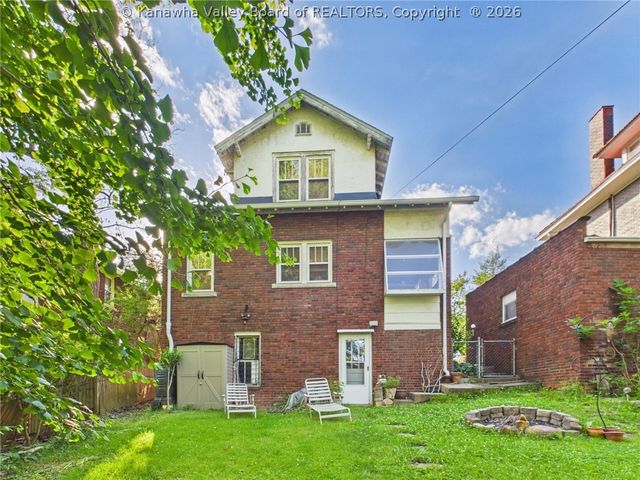 890 Poplar Road, Charleston, WV 25302