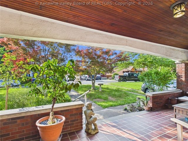 890 Poplar Road, Charleston, WV 25302