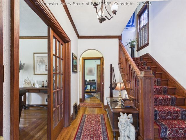 890 Poplar Road, Charleston, WV 25302