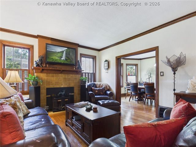 890 Poplar Road, Charleston, WV 25302