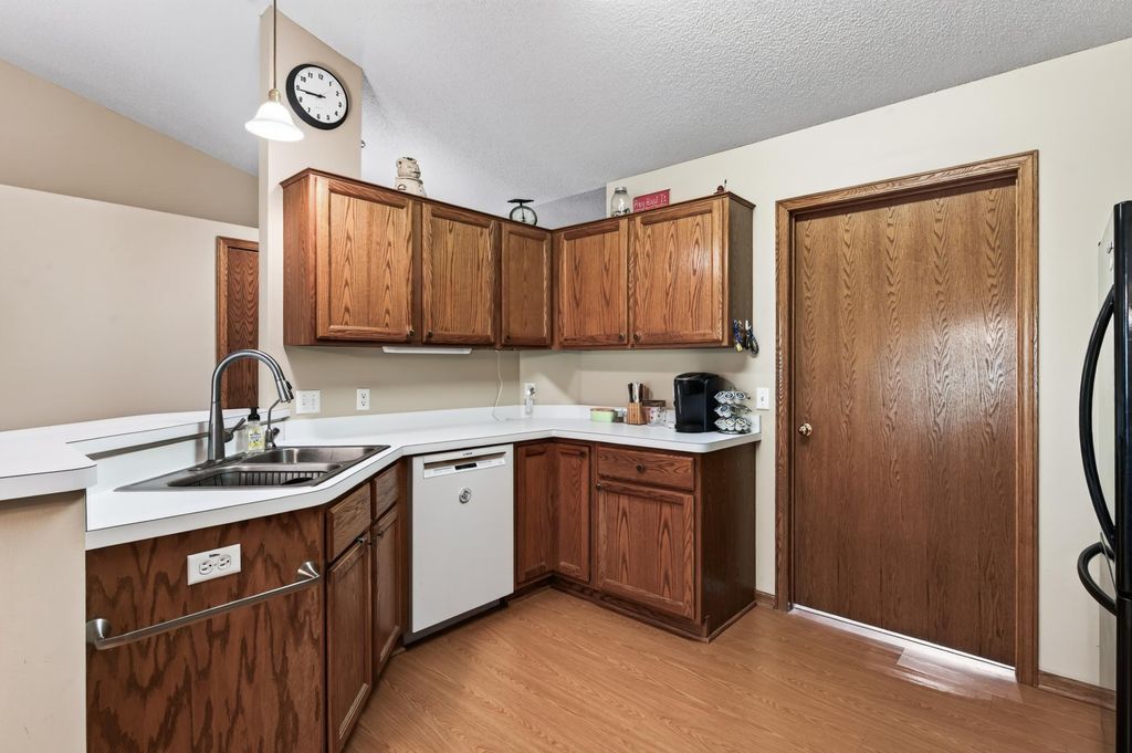 7577 Ojibway Park Court, Woodbury, MN 55125 — photo 4