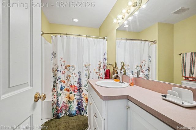 3099 Beach Lake Drive E, Brighton Township, MI 48380
